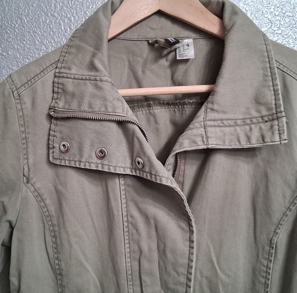 H&M Divided Stylish Sage Green Jacket     Size 10 - Picture 3 of 14